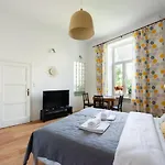 Wolnosc Centre Comfy By Bookinghost Apartman Varsó