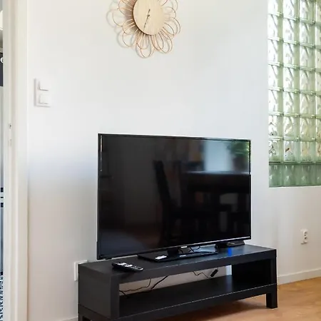 Wolnosc Centre Comfy By Bookinghost *