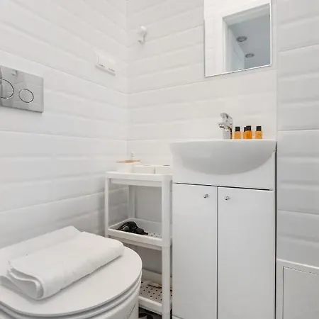 Wolnosc Centre Comfy By Bookinghost Appartement