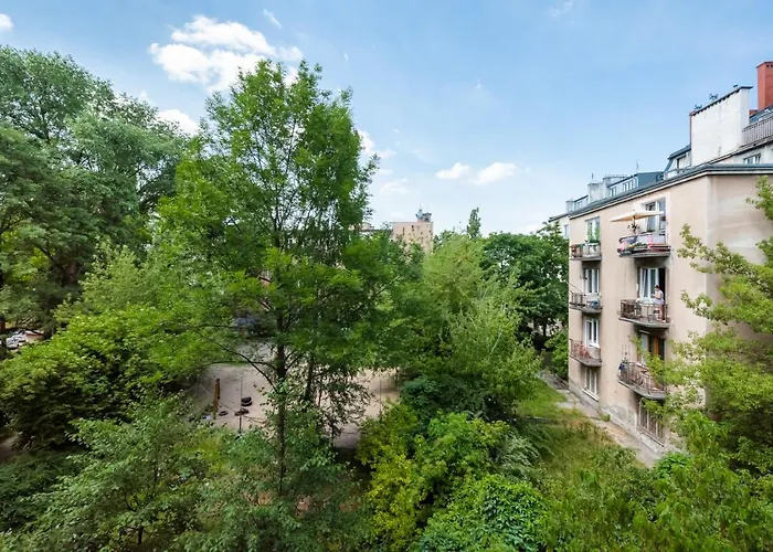 Wolnosc Centre Comfy By Bookinghost *