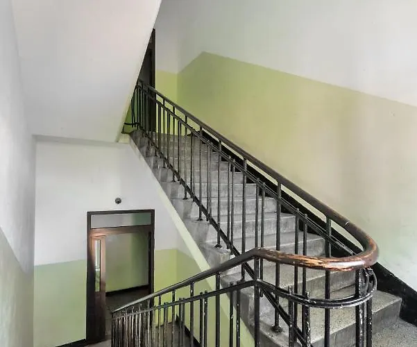 Wolnosc Centre Comfy By Bookinghost *